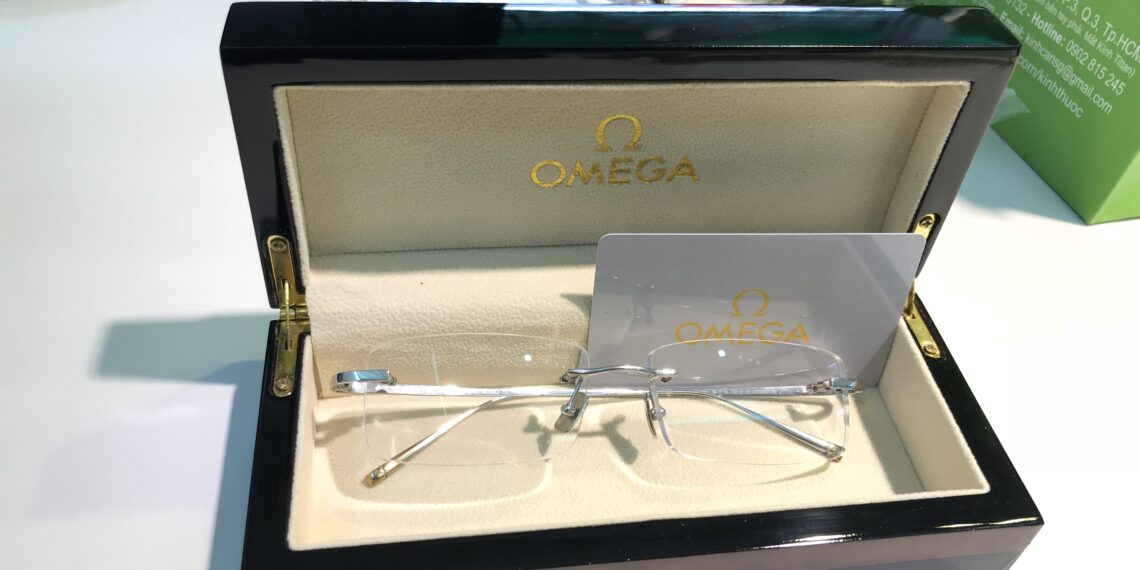 Có nên đeo kính cận đổi màu