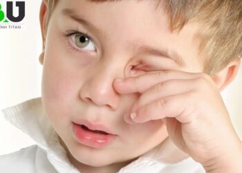 tre-bi-dau-mat-do-sung-1811