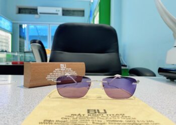 trong-kinh-doi-mau-xam-khoi-2002