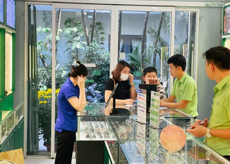 cua-hang-mat-kinh-gan-day-Go-Vap-BUTITAN-1303