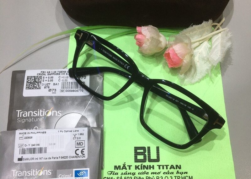 mat-kinh-bi-xuoc-2803