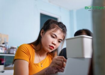 Học nghề cắt kính mắt