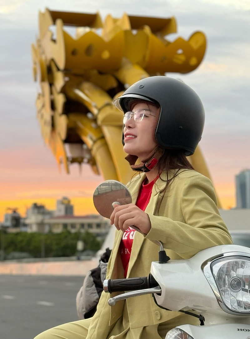 Mắt kính khoan titan