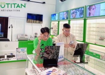 Mới đeo kính cận lần đầu