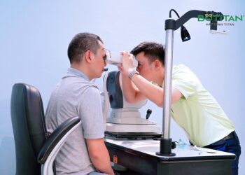 Mắt 8/10 là cận bao nhiêu độ