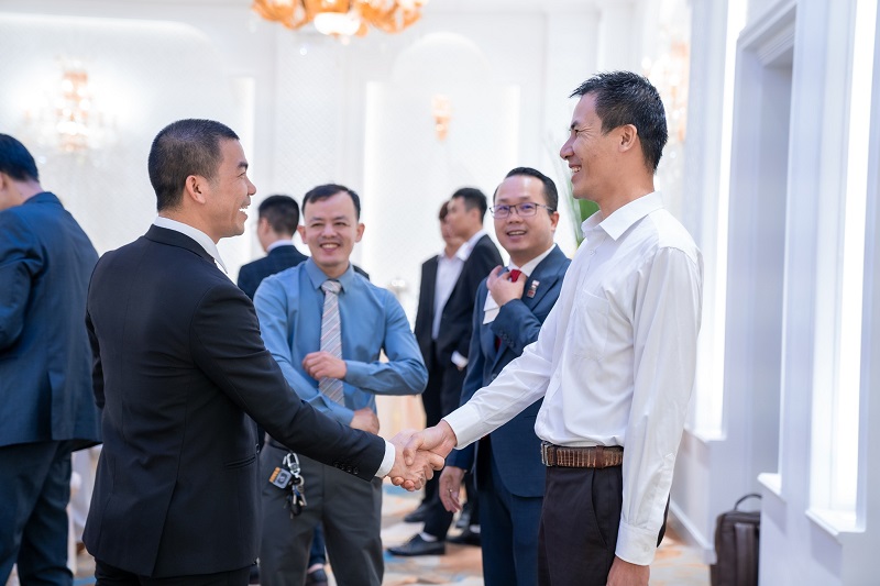 Đeo kính chống ánh sáng xanh