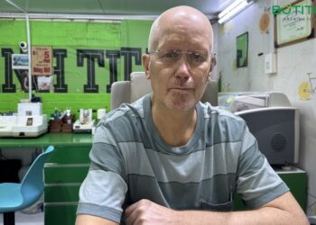 Cách đeo kính đa tròng