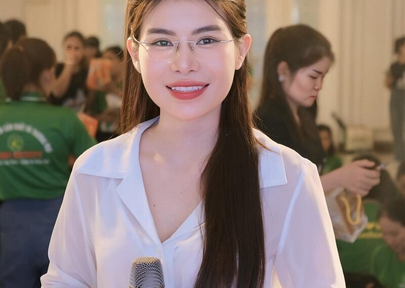 Mắt kính khoan titan