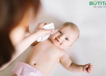 Đang cho con bú bị đau mắt đỏ