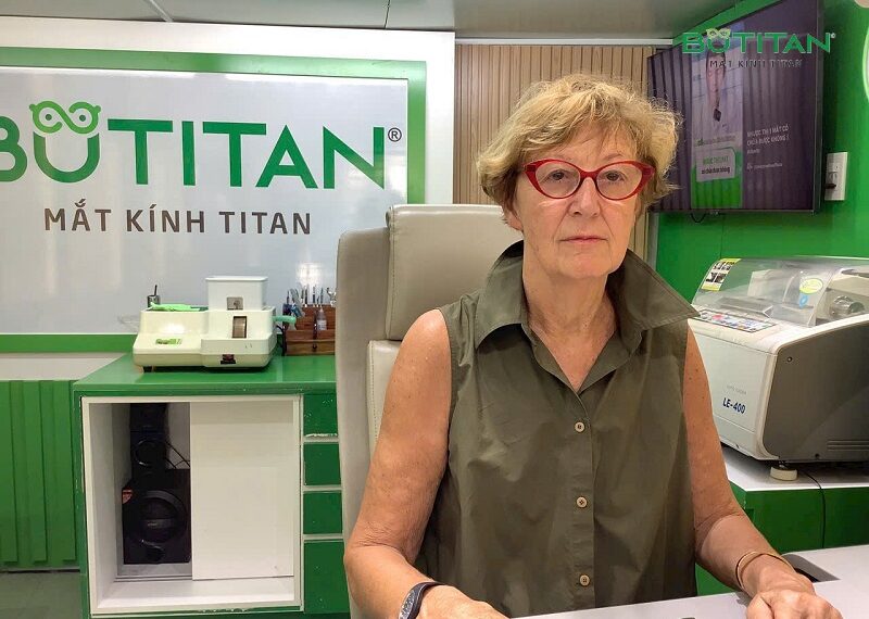 Cận 3 độ có nên đeo kính thường xuyên