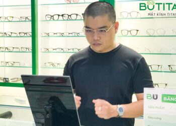 Mắt cận 1.5 độ nhìn được bao xa