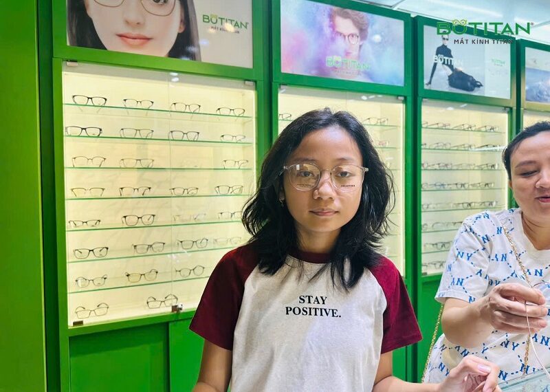 Trung bình 1 năm tăng bao nhiêu độ cận