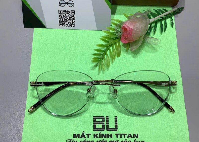 Cách lau kính cận sạch