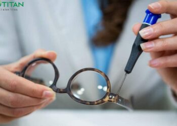 Làm sao để tháo tròng kính