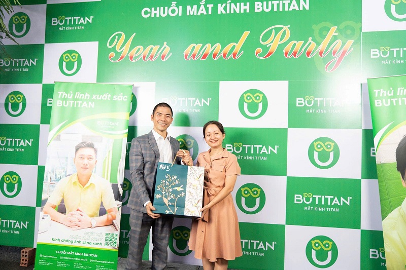 Mắt kính BUTITAN