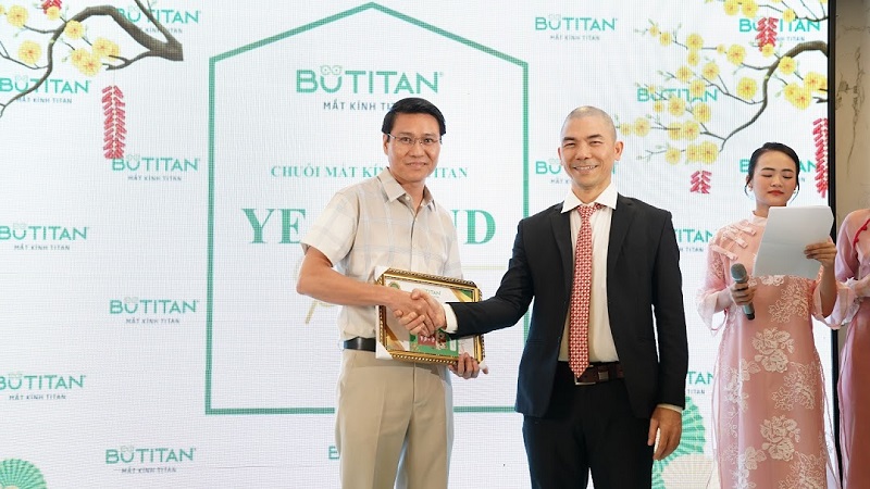 Mắt kính BUTITAN