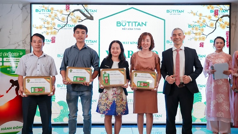 Mắt kính BUTITAN