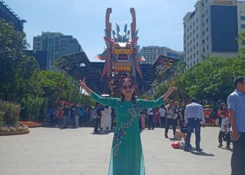 Cắt kính đổi màu