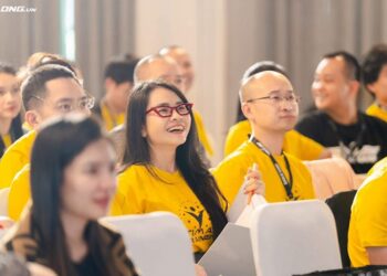 Gọng kính mắt mèo