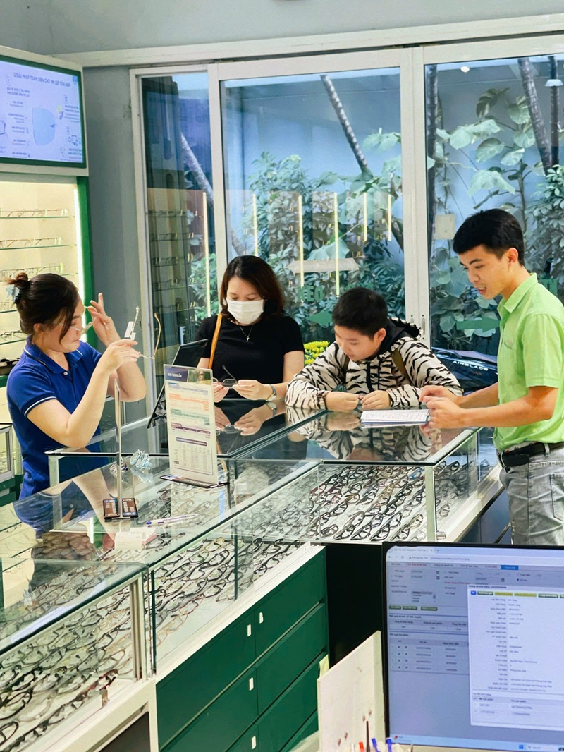 Mắt kính BUTITAN