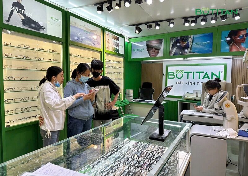 Thay gọng kính giữ tròng