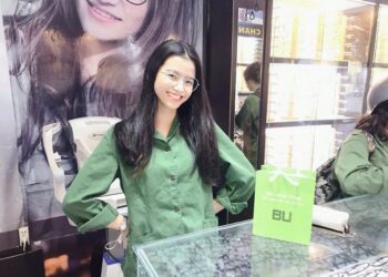 Kính chống ánh sáng xanh đổi màu