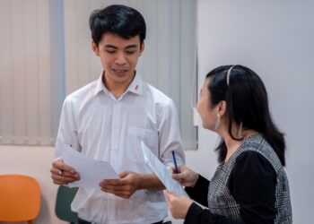 Tự nhiên mắt mờ