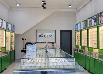 Mắt kính Titan Quang Trung