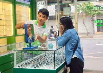 Mua kính cận trên mạng có tốt không