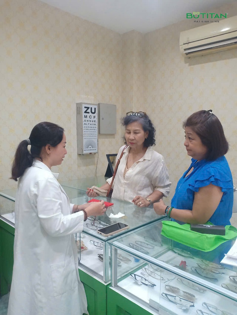 Mua mắt kính online