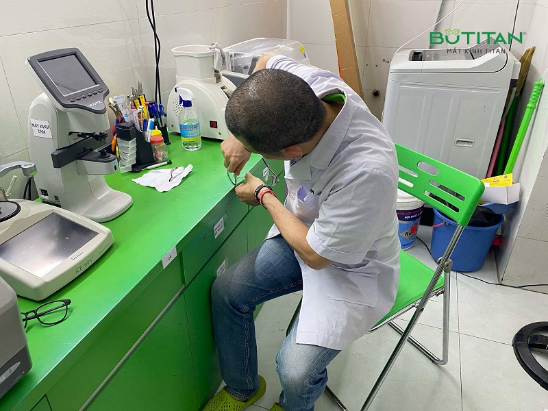 Sửa gọng kính bị gãy