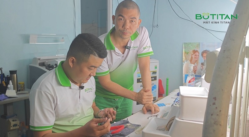 Sửa gọng kính bị lệch mắt bao nhiêu tiền