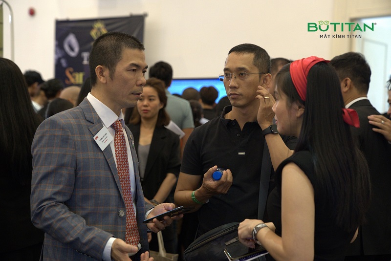 Tiệm mắt kính gần đây