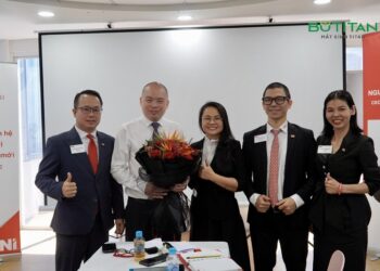 Cách đeo kính đúng cách