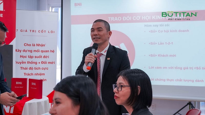 Cận 0.5 độ