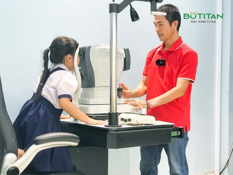 Mắt kính BUTITAN