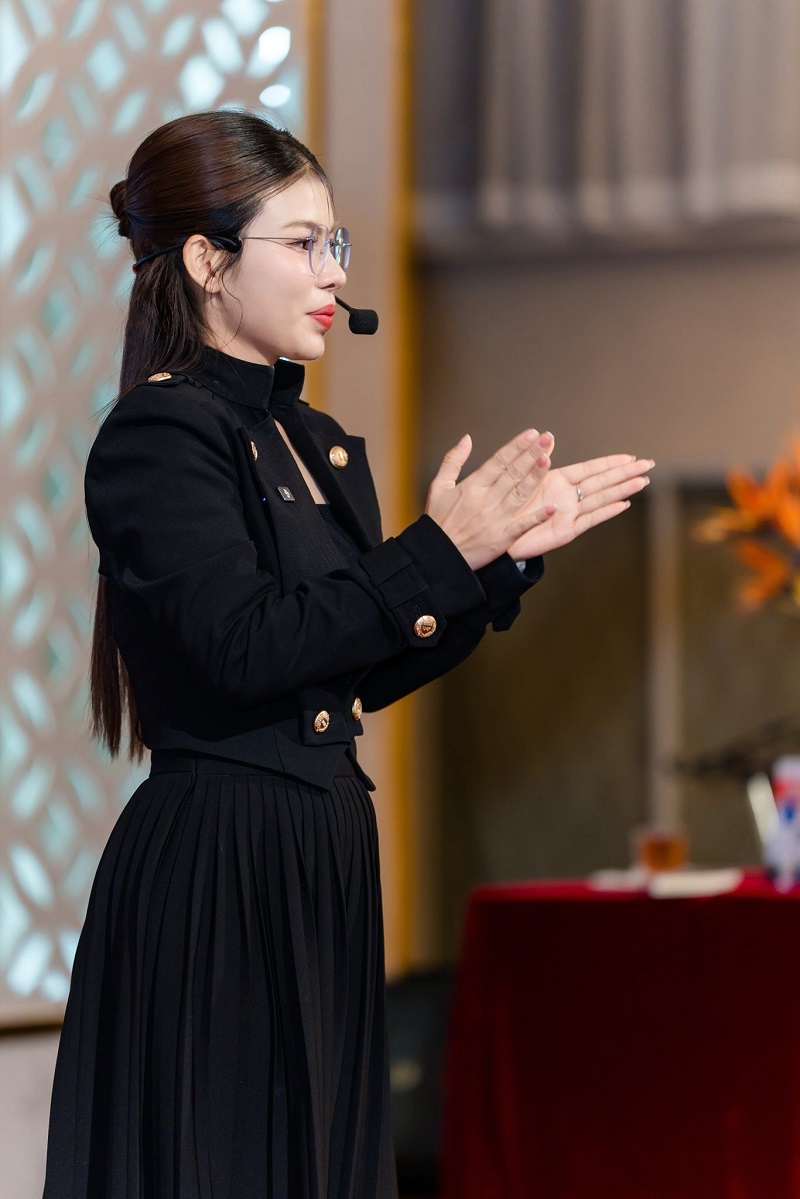 Cận 2 độ nhìn được bao xa