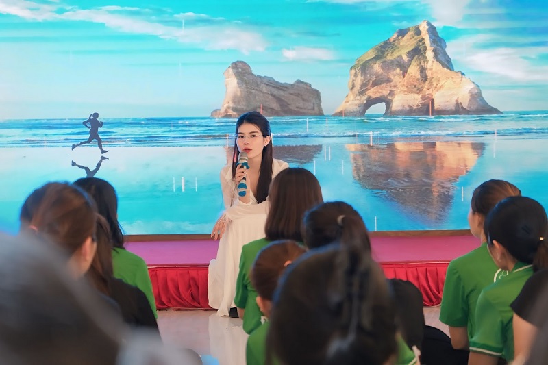 kính mắt 2 độ