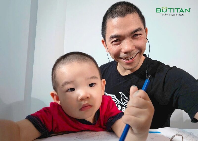 Nheo mắt là bệnh gì