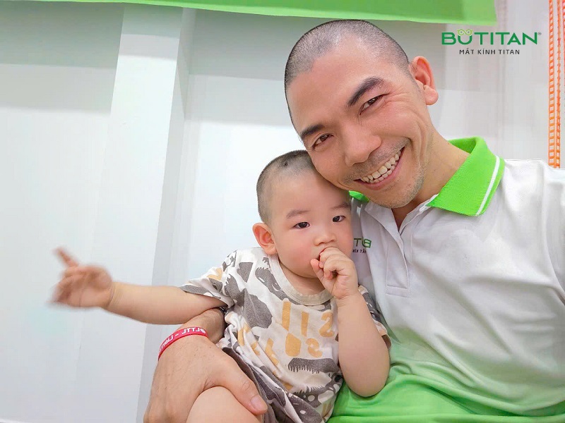 Nheo mắt có bị cận không