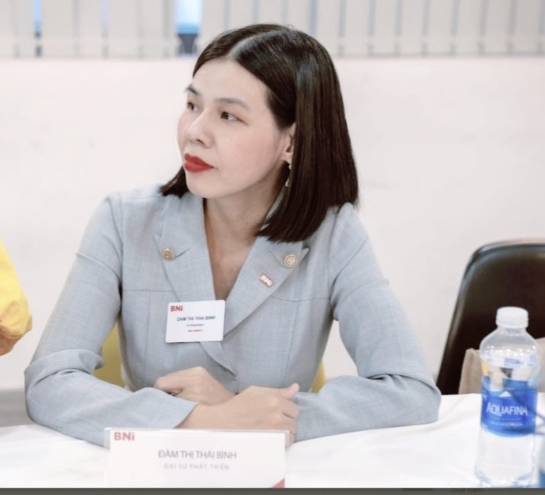 Mắt cận 4 độ nhìn được bao xa
