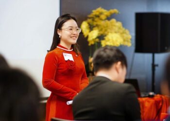 đeo kính bị chóng mặt