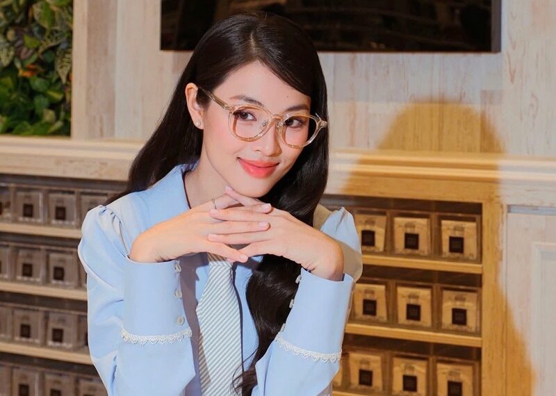 Đeo kính cao hơn độ cận