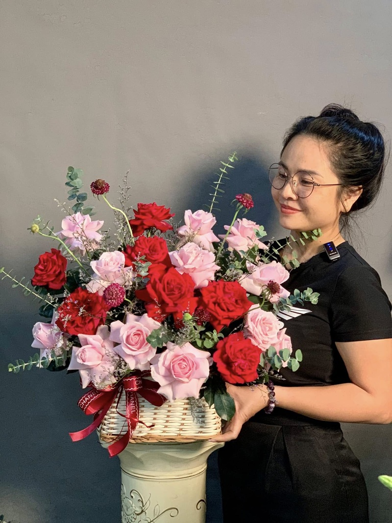 Nhìn xa thì thấy mờ mờ nhìn gần mới biết