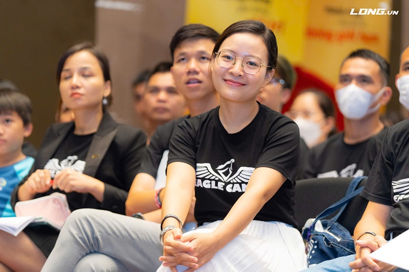 Mắt cận 4 độ nhìn được bao xa