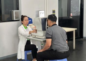 Quy trình đo khúc xạ mắt