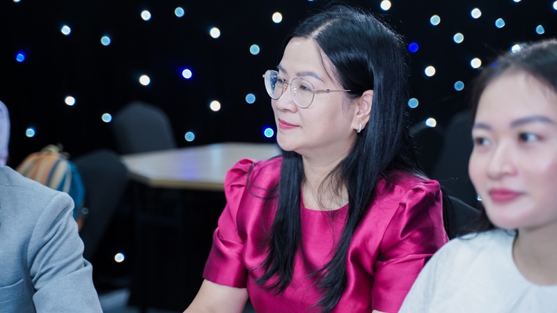 Mắt kính BUTITAN