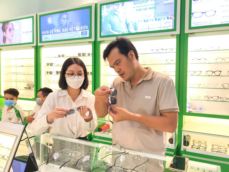 Mắt kính BUTITAN