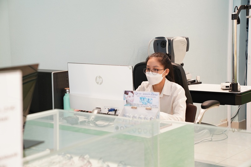 Cận 6 độ