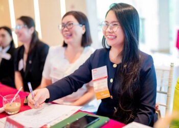 Mắt cận 1 độ có nên đeo kính không